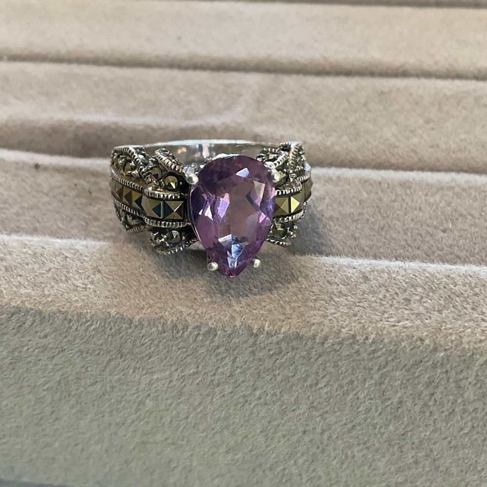 Elegant Purple Teardrop Ring - Picture 4 of 6